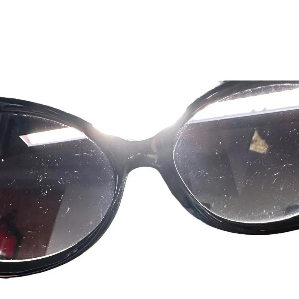 Liz Claiborne black plastic frame oval sunglasses 81141